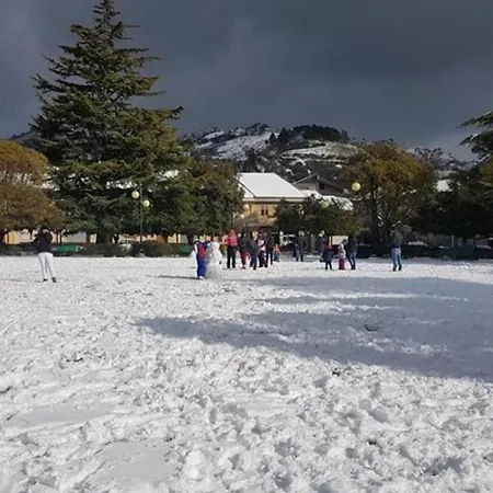 Отель Etna Nina's Лингуаглосса
